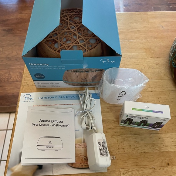 Great Christmas gift Like New Pure Daily Living Bluetooth Diffuser - Picture 3 of 7